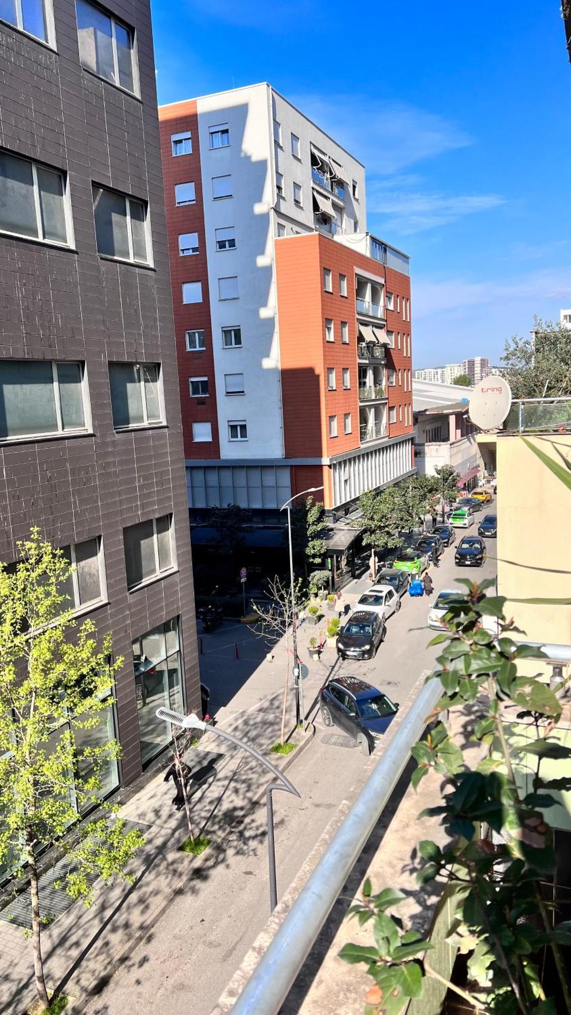 公寓 Leonard Tirana